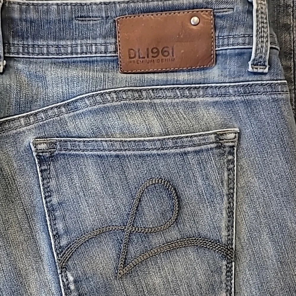 DL1961 Milano Boot Cut Jeans Low-rise - Picture 10 of 14